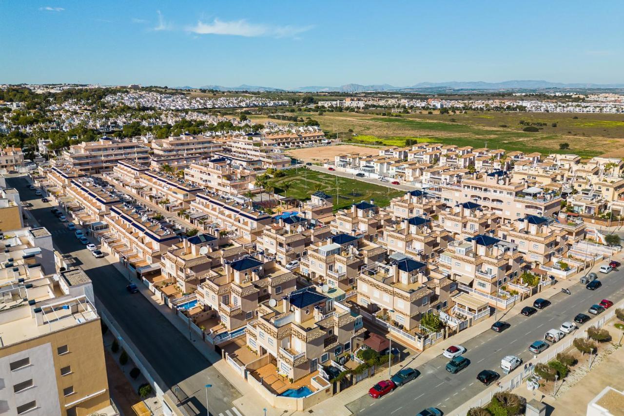 Bungalow La Zenia Cerca De La Playa โอริอุเอลา ภายนอก รูปภาพ