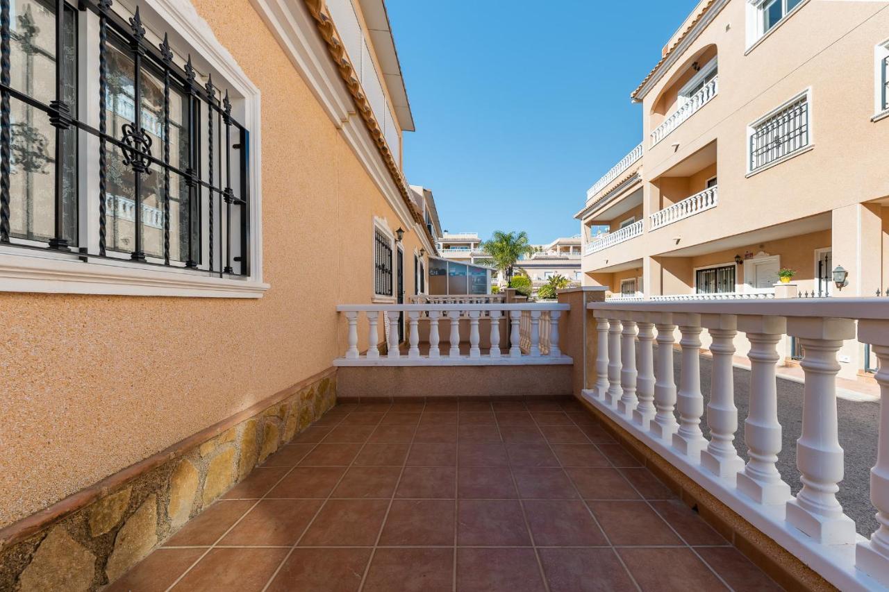 Bungalow La Zenia Cerca De La Playa โอริอุเอลา ภายนอก รูปภาพ